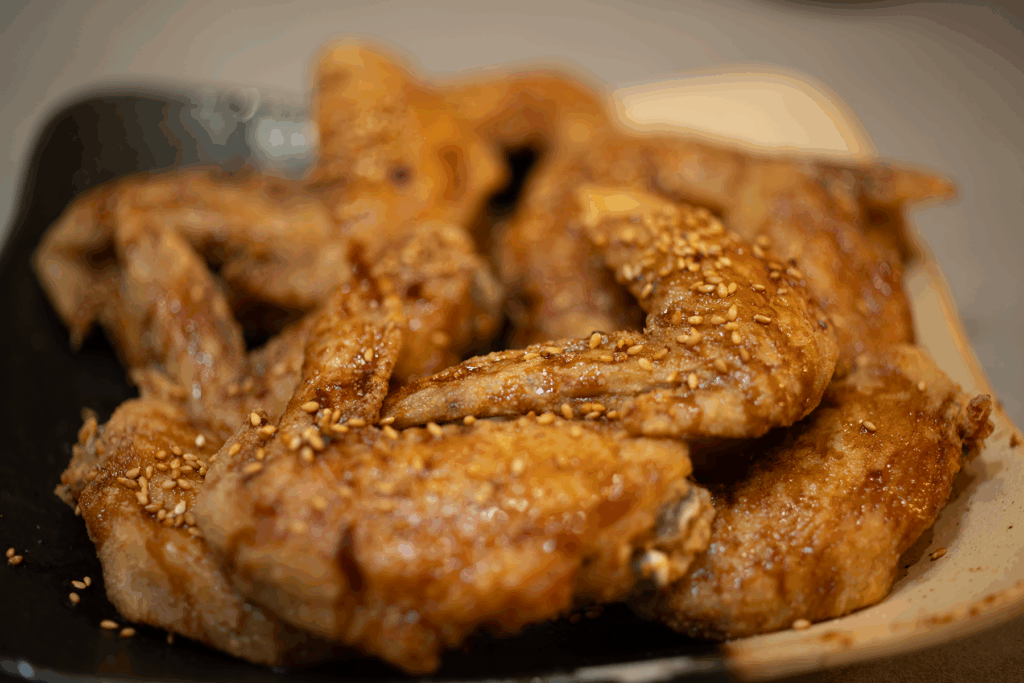 世界の山ちゃん風味のタレで味付けた手羽先